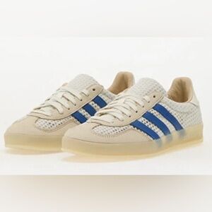 Adidas Gazelle Indoor Men’s 
Off White/Focus Blue/Warm
Vanilla Sneakers Size:7